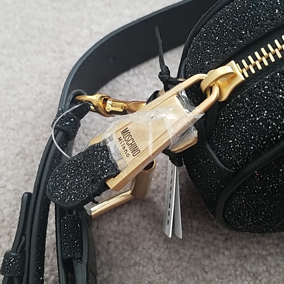 Authentic Moschino belt bag - Picture 4 of 8